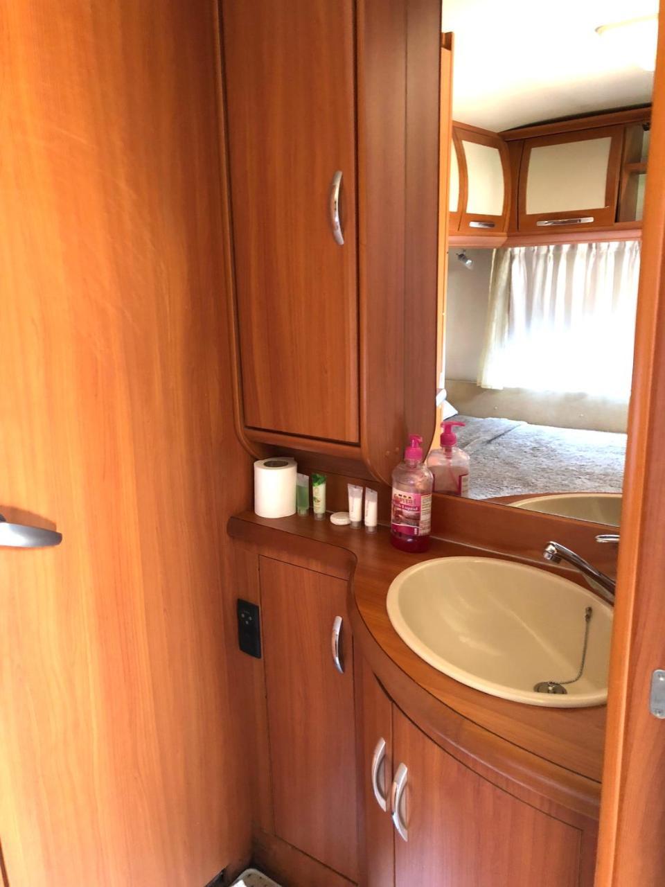 נוארה אליה Go Outdoors Caravan Park מראה חיצוני תמונה